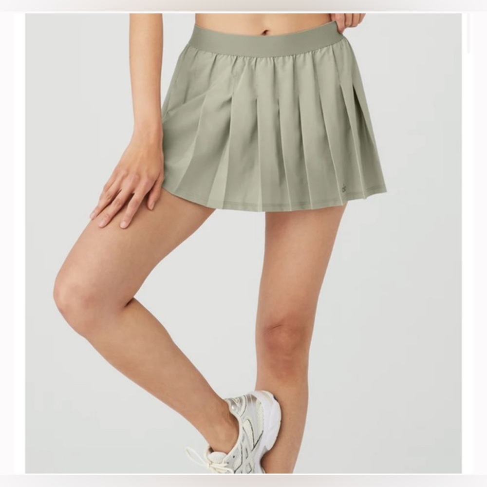 ALO yoga new tennis skirt in limestone color